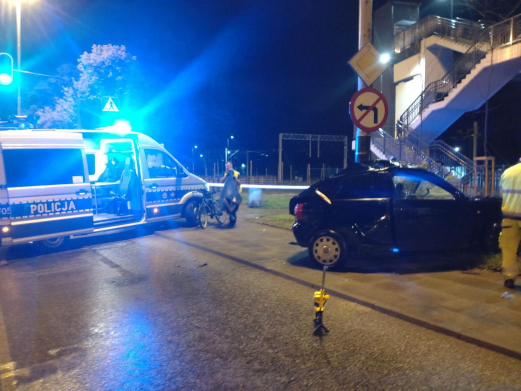 Śmiertelny wypadek w Łodzi. 19-latka roztrzaskała się na słupie [ZDJĘCIA]