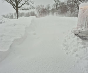 Śnieżyca w powiecie sławieńskim. Wiele dróg jest nieprzejezdna