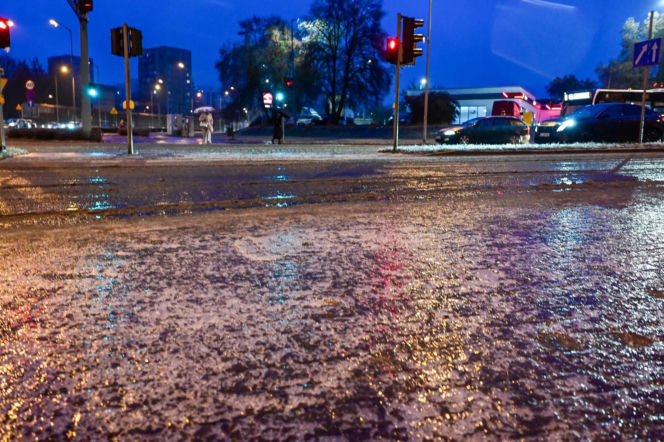 Gołoledź paraliżuje Polskę