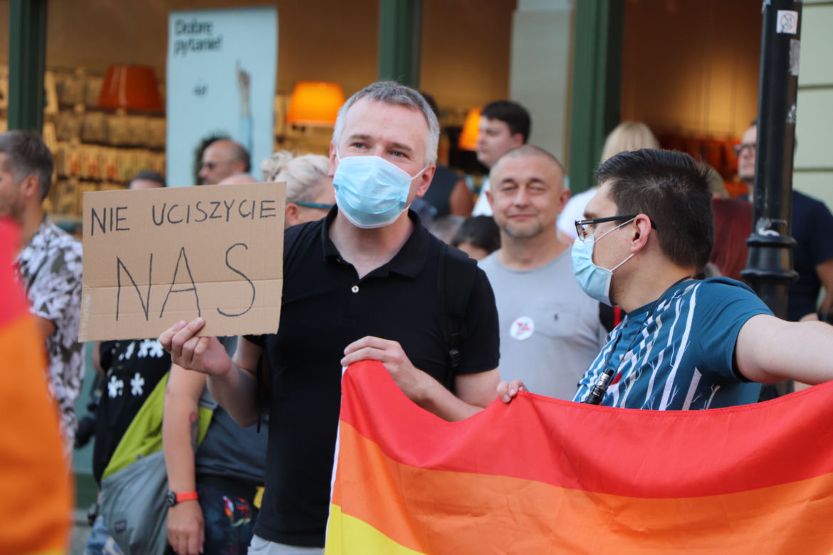 Torunianie protestują przeciwko przegłosowaniu Lex TVN