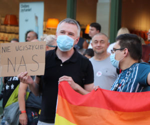 Torunianie protestują przeciwko przegłosowaniu Lex TVN