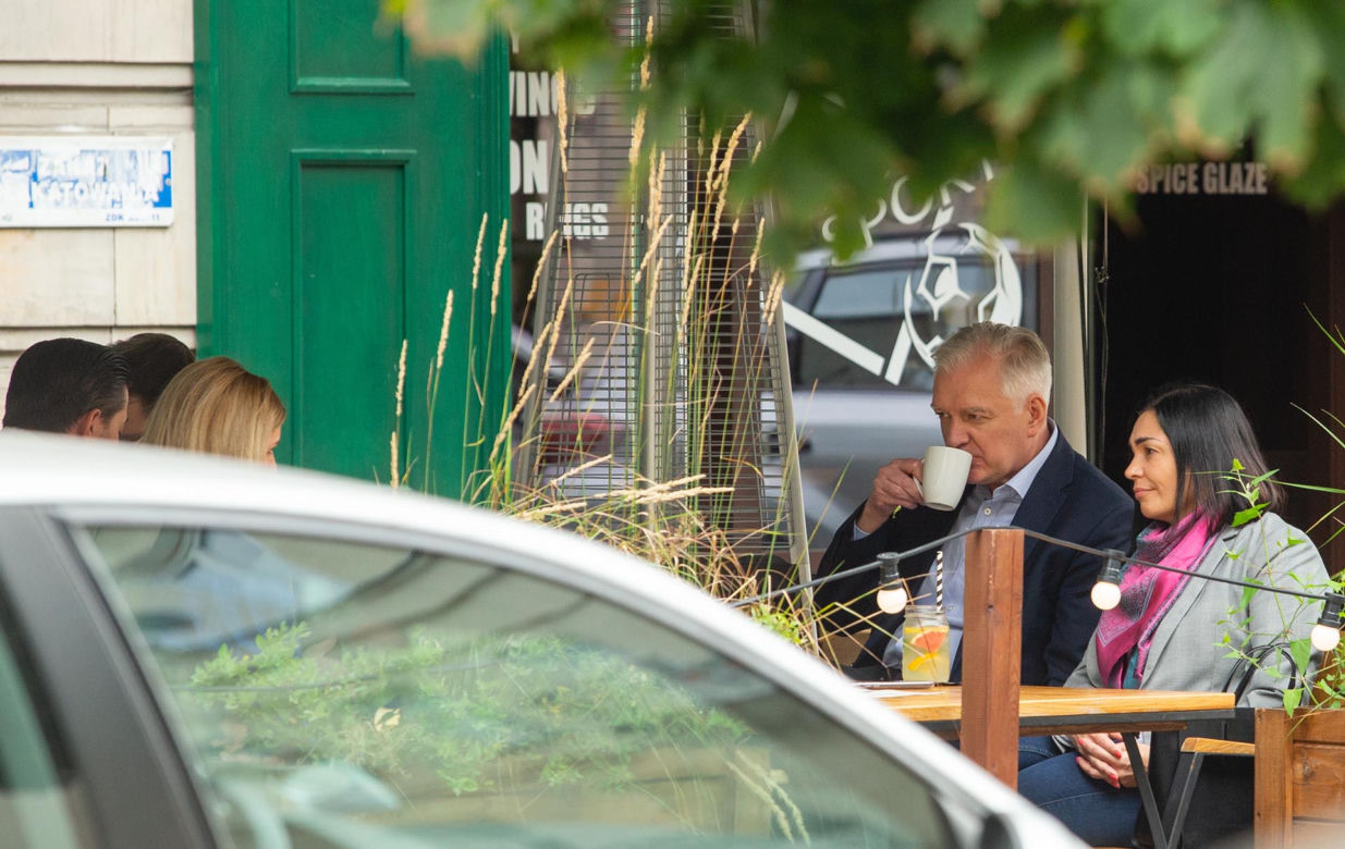 Jarosław Gowin z ekipą knują w knajpie