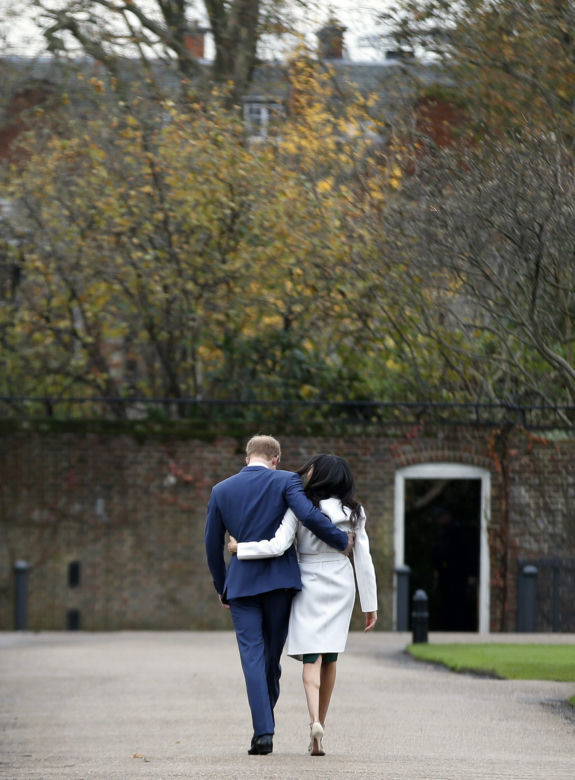 Harry i Meghan ODCHODZĄ z rodziny królewskiej! Zarobią na tym miliony
