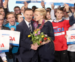 Komorowski bogatszy od Dudy