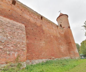 Pomarańczowi rowerzyści najechali zamek w Szymbarku