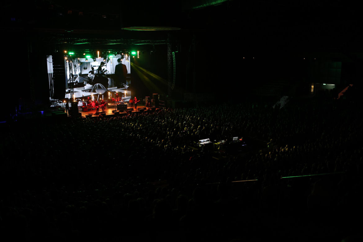 Koncert "Zadzwońcie po milicję" w katowickim Spodku