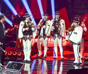 Co ona ma na sobie?! Szroeder wyglądała jak w firance z PRL-u