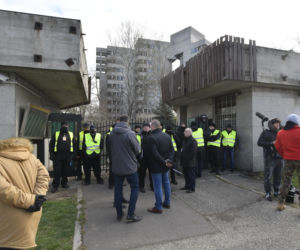 Warszawa przejmuje Szpiegowo. Miasto weszło na teren z komornikiem