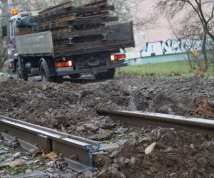 Remont torowiska na ul. Perłowej w Bydgoszczy. Prace nabierają tempa!
