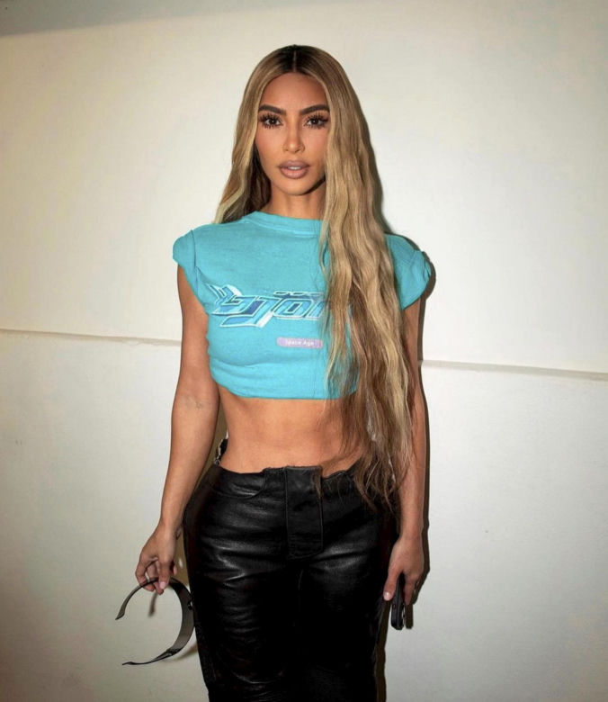  Pupa Kim Kardashian wróciła! Jest większa niż wcześniej? Gwiazda wypina śmiało ciało