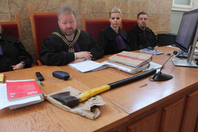 Kacper przeżył 6 ciosów siekierą. Teraz chce 150 tysięcy zł od agresora