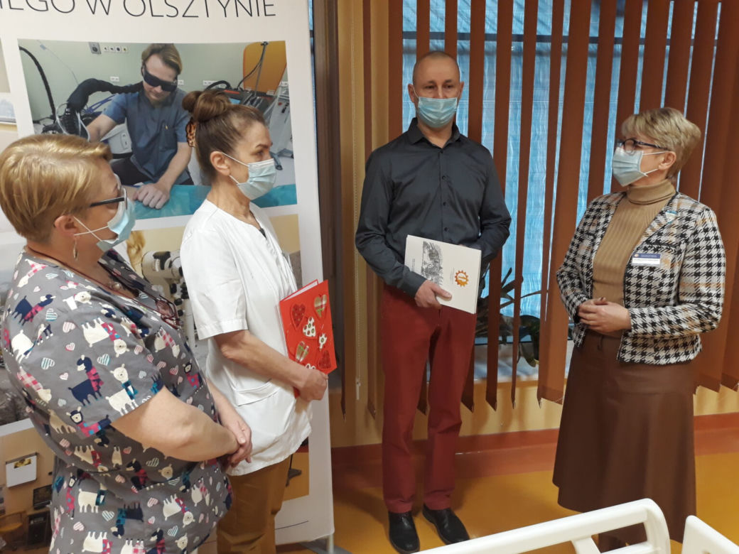 Szpital dziecięcy otrzymał specjalistyczne łóżka. To zasługa policjanta z Olsztyna