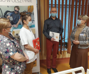 Szpital dziecięcy otrzymał specjalistyczne łóżka. To zasługa policjanta z Olsztyna