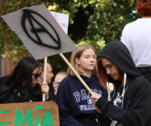 Młodzieżowy Strajk Klimatyczny w Toruniu. Protestowali przeciwko rządowi i korporacjom
