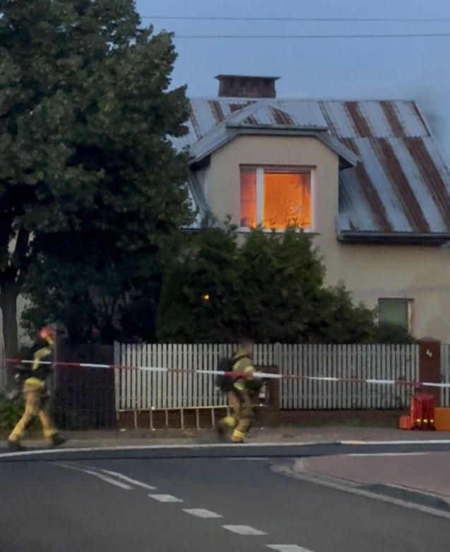 Antyterroryści zatrzymali mężczyznę w Ząbkach. Zabarykadował się w domu
