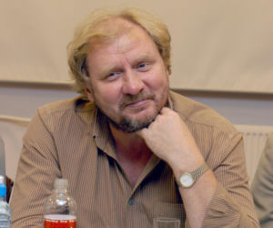 Tak wyglądał przed laty Andrzej Grabowski. Miał jeszcze mniej włosów!