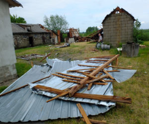 Przez gminę Wilków przeszła potężna nawałnica. Kilkadziesiąt budynków jest zniszczonych