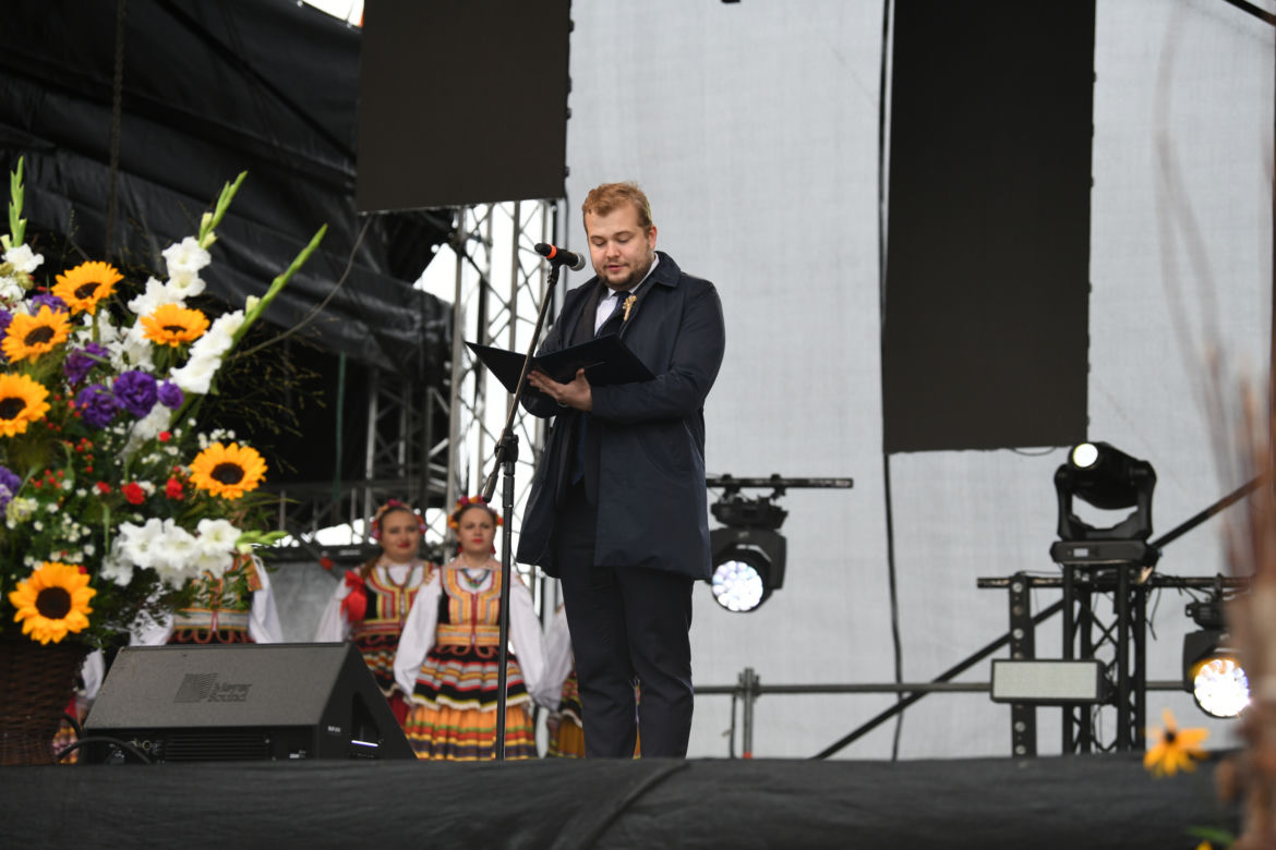 Pogoda się nie udała, ale za to dożynki tak. W Radawcu wystąpił zespół Wilki [GALERIA]