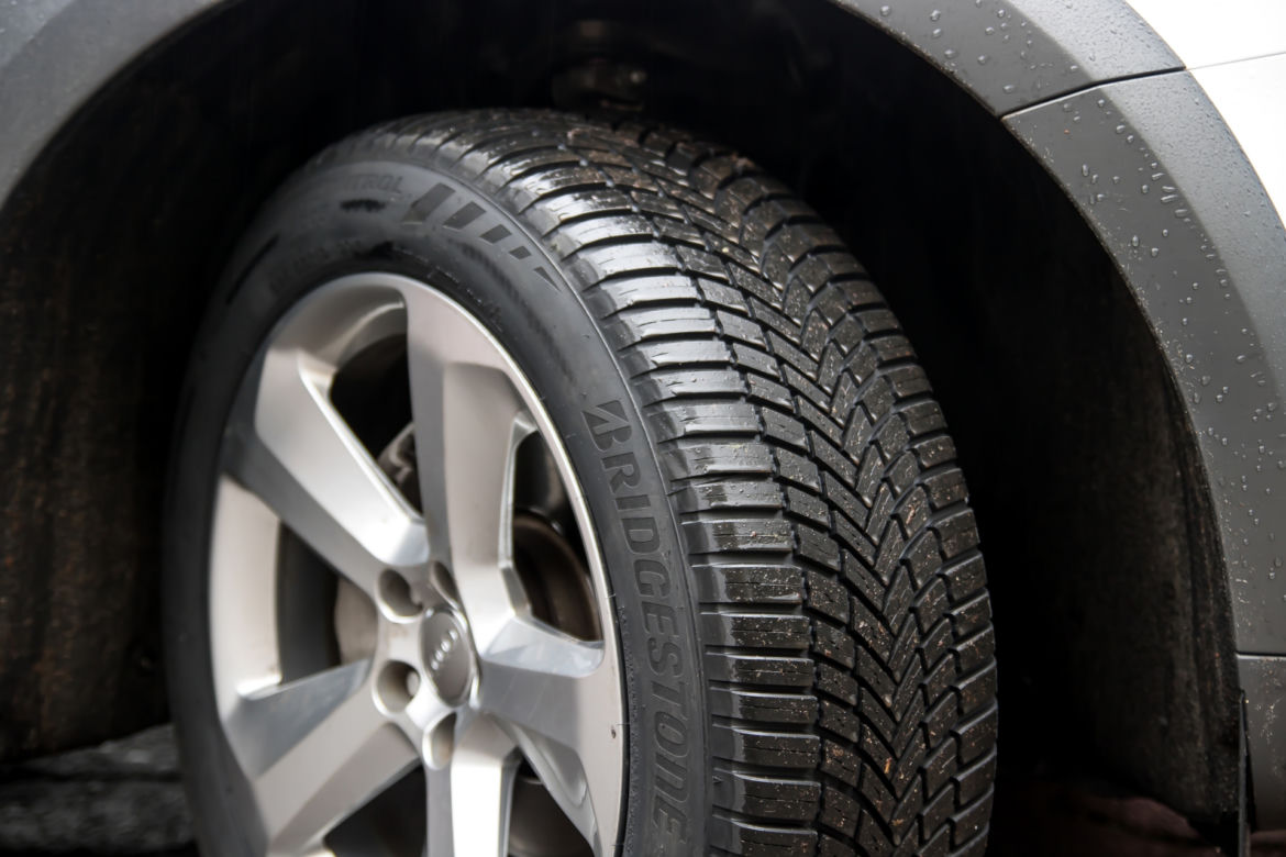 Opona całoroczna Bridgestone Weather Control A005