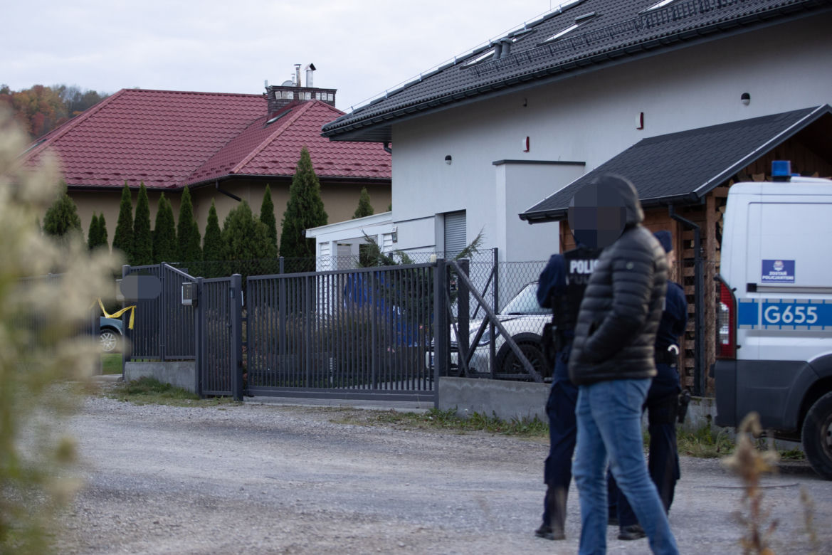 Cztery ciała w Tarnowie. Kobieta i dzieci zginęły od ciosów szlifierką kątową? 