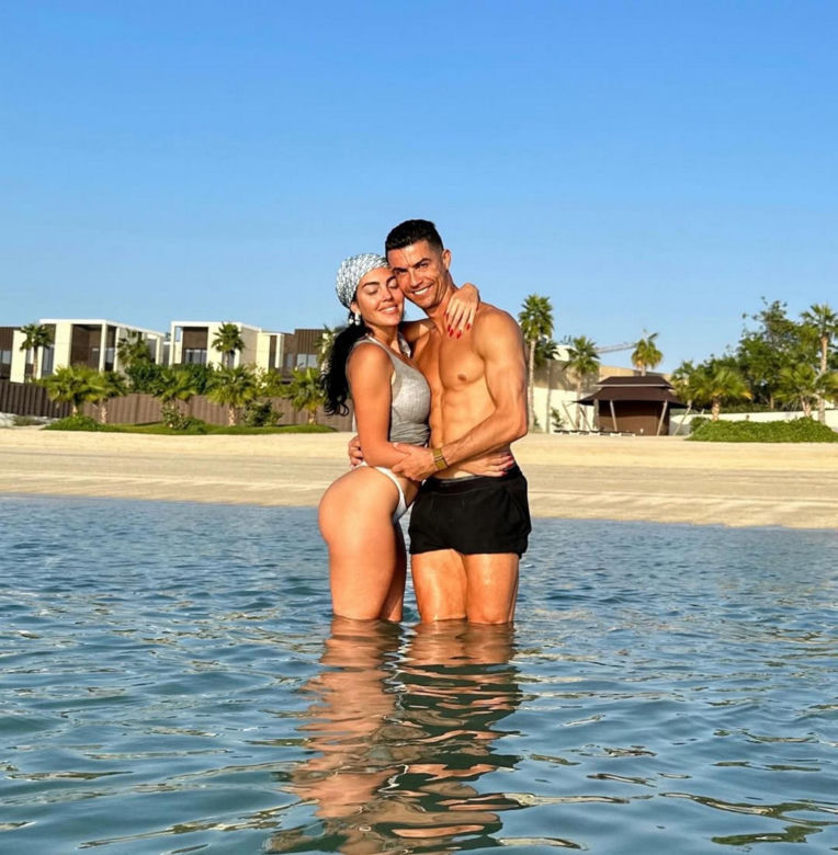 Cristiano Ronaldo zaręczył się ukochanej! Georgina Rodriguez powiedziała "TAK"!