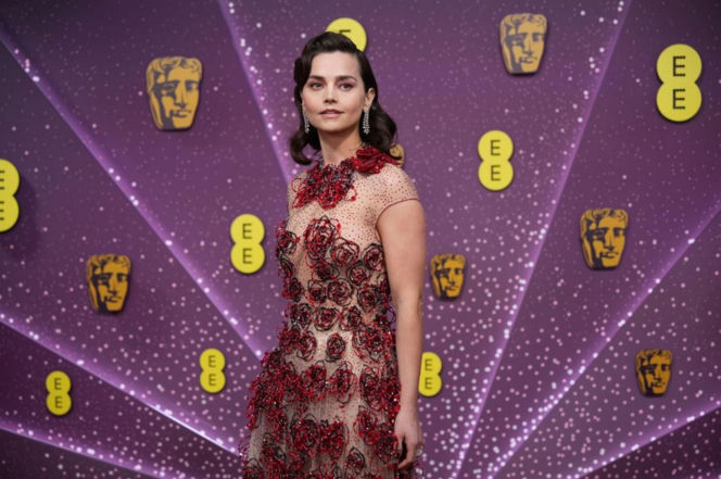 Gwiazdy przebrane za abażury na Bafta. Kto się popisał najlepszą kreacją?