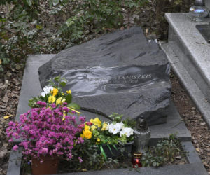 Tak wygląda grób prof. Jadwigi Staniszkis dwa lata po śmierci