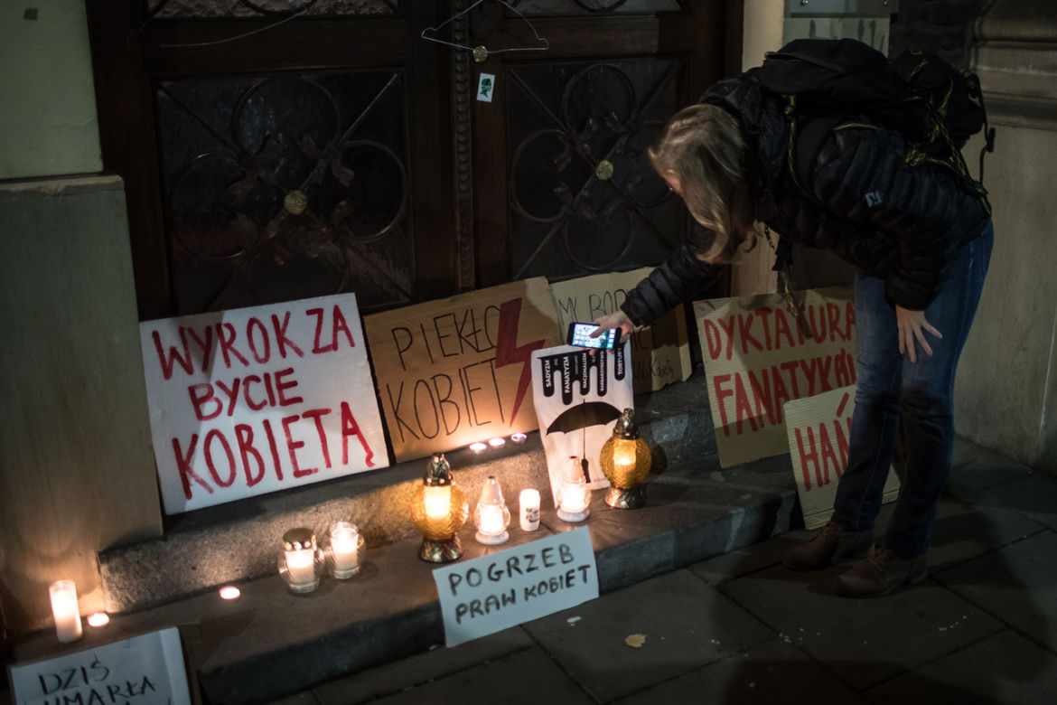 Pogrzeb praw kobiet. Protest po wyroku TK w Krakowie