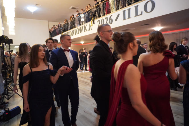 Studniówka pełna blasku i emocji! Tak bawili się maturzyści II LO w Bydgoszczy [ZDJĘCIA]