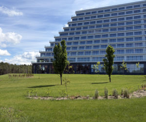 Hotel Gołębiewski tonie w zieleni. Posadzili 3900 drzew!