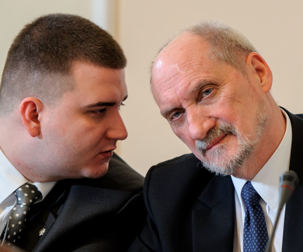 Bartłomiej Misiewicz i  Antoni Macierewicz