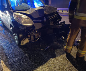 Wielka kraksa na Trasie Łazienkowskiej. Zgasł mu Opel, huknął w niego Renault