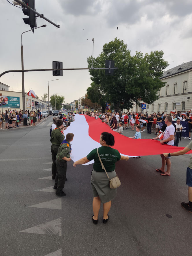 „Cześć i chwała bohaterom!”. Siedlczanie spotkali się w centrum miasta, by uczcić 82. rocznicę wybuchu Powstania Warszawskiego