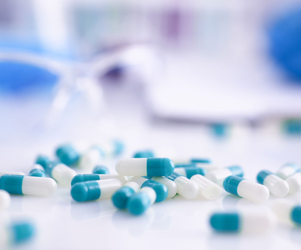 Co jest lepsze w czasie antybiotykoterapii: synbiotyk czy probiotyk?