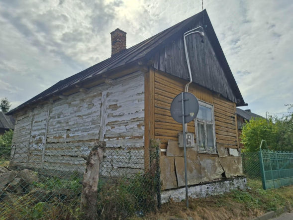 Radoszyce. Można tu spotkać wiele starych i opuszczonych domów