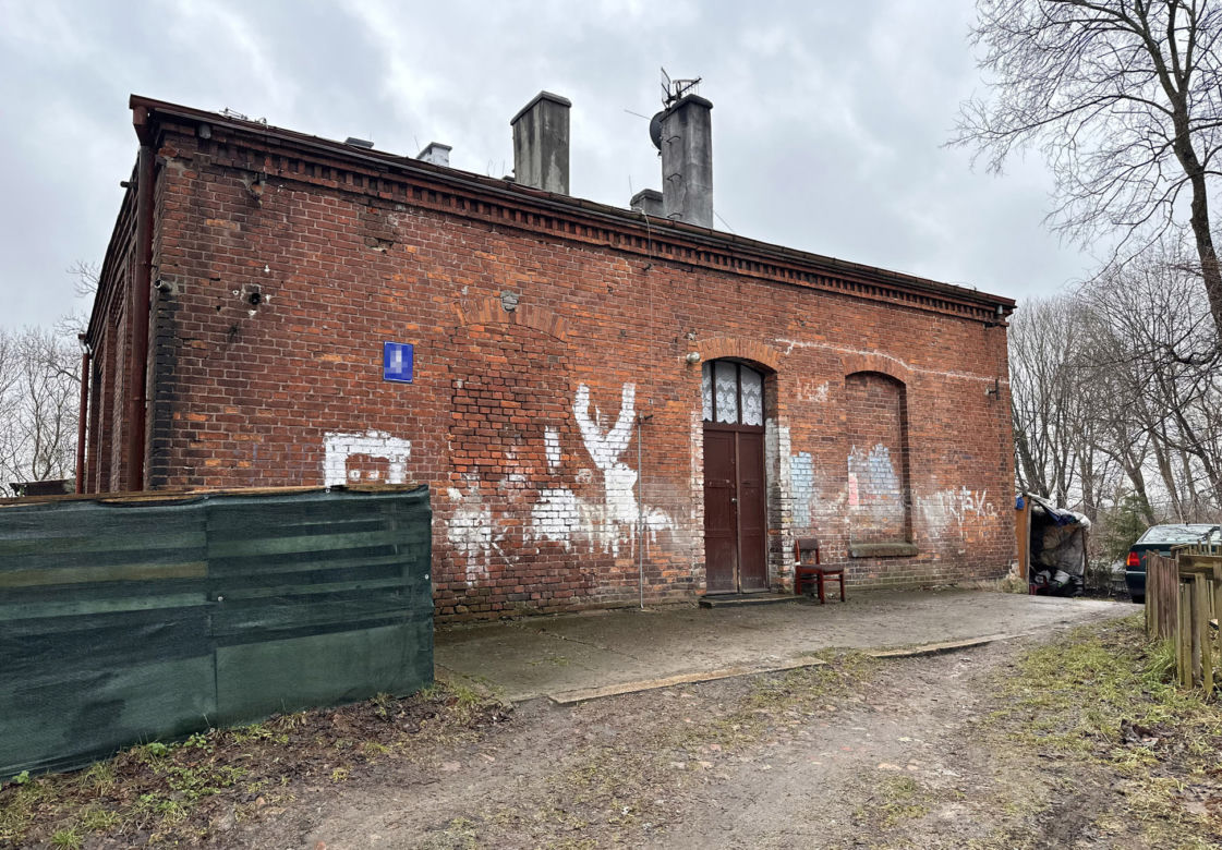Tragedia w Ostródzie. Mąż poderżnął nożem żonie gardło, bo ta zagroziła rozwodem. 
