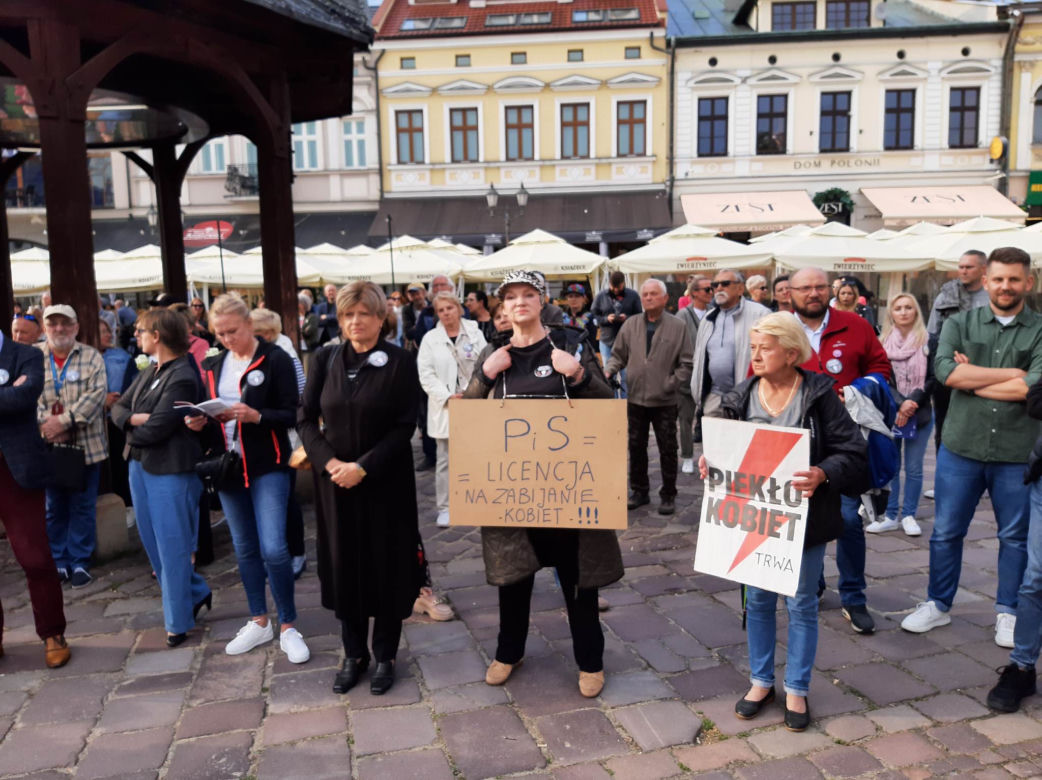 Protesty "Ani Jednej Więcej!" w całej Polsce. Kobiety wyszły na ulice po śmierci Doroty