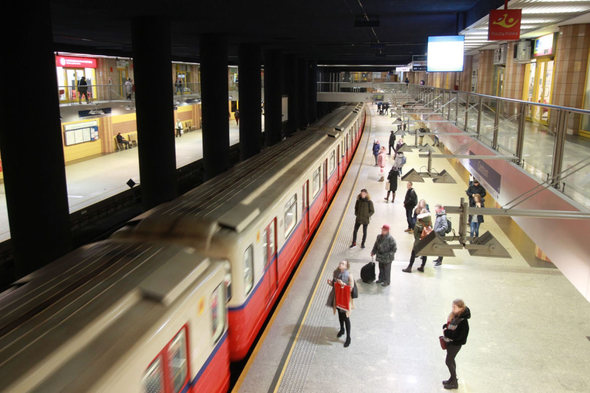 W metrze schronisz się podczas ataku