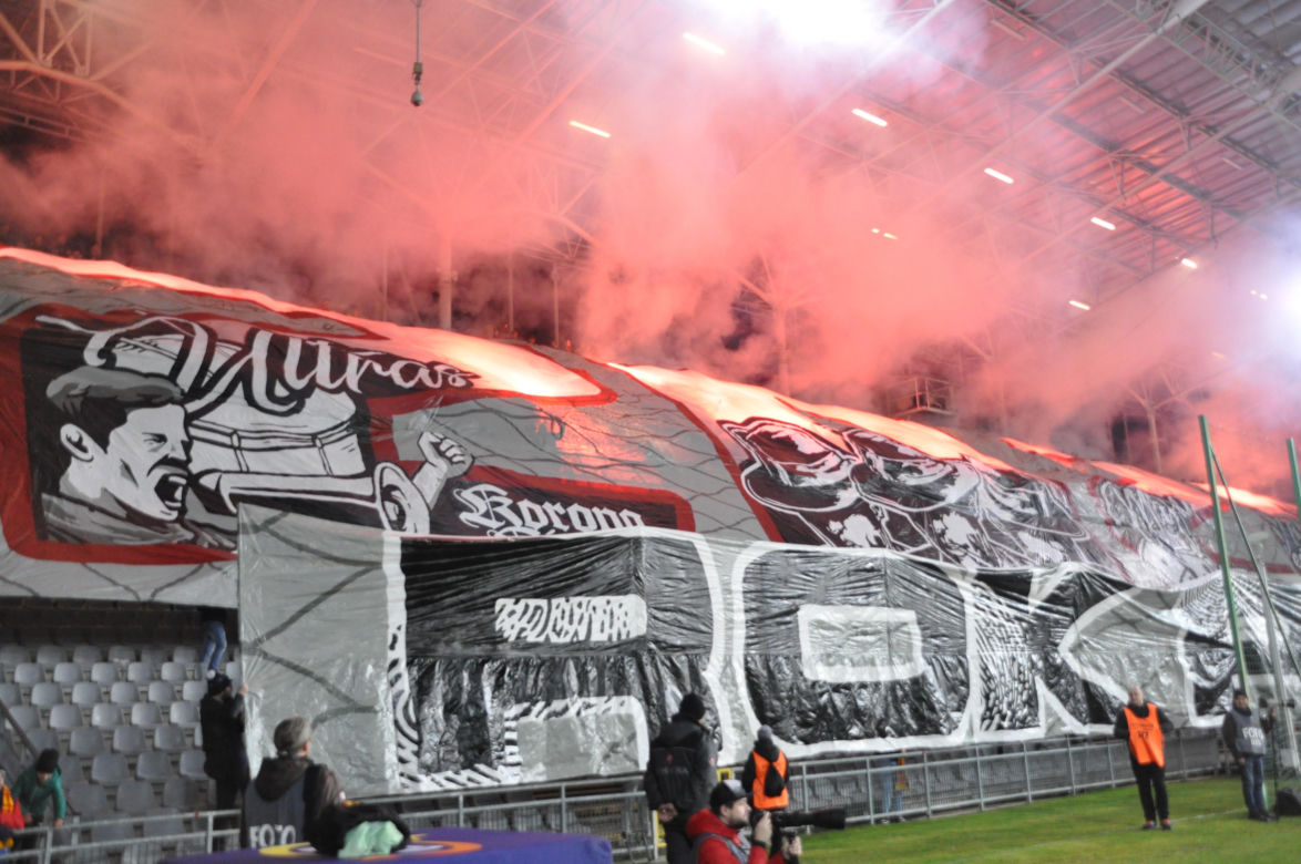 Korona Kielce - ŁKS Łódź. Zdjęcia kibiców na Suzuki Arenie