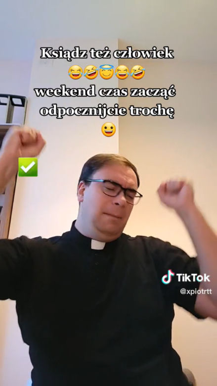 Ksiądz Piotr z Barlinka podbija TikToka