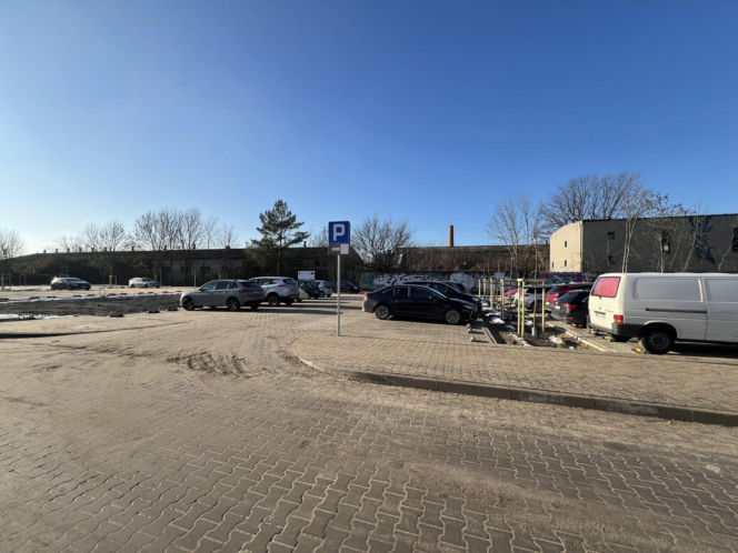 Parking przy Ćwiczni