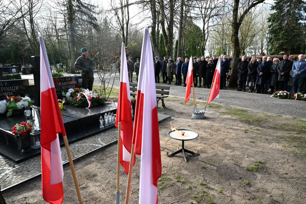 Kołobrzeg: Uroczystości ku czci Sebastiana Karpiniuka w 15. rocznicę katastrofy smoleńskiej