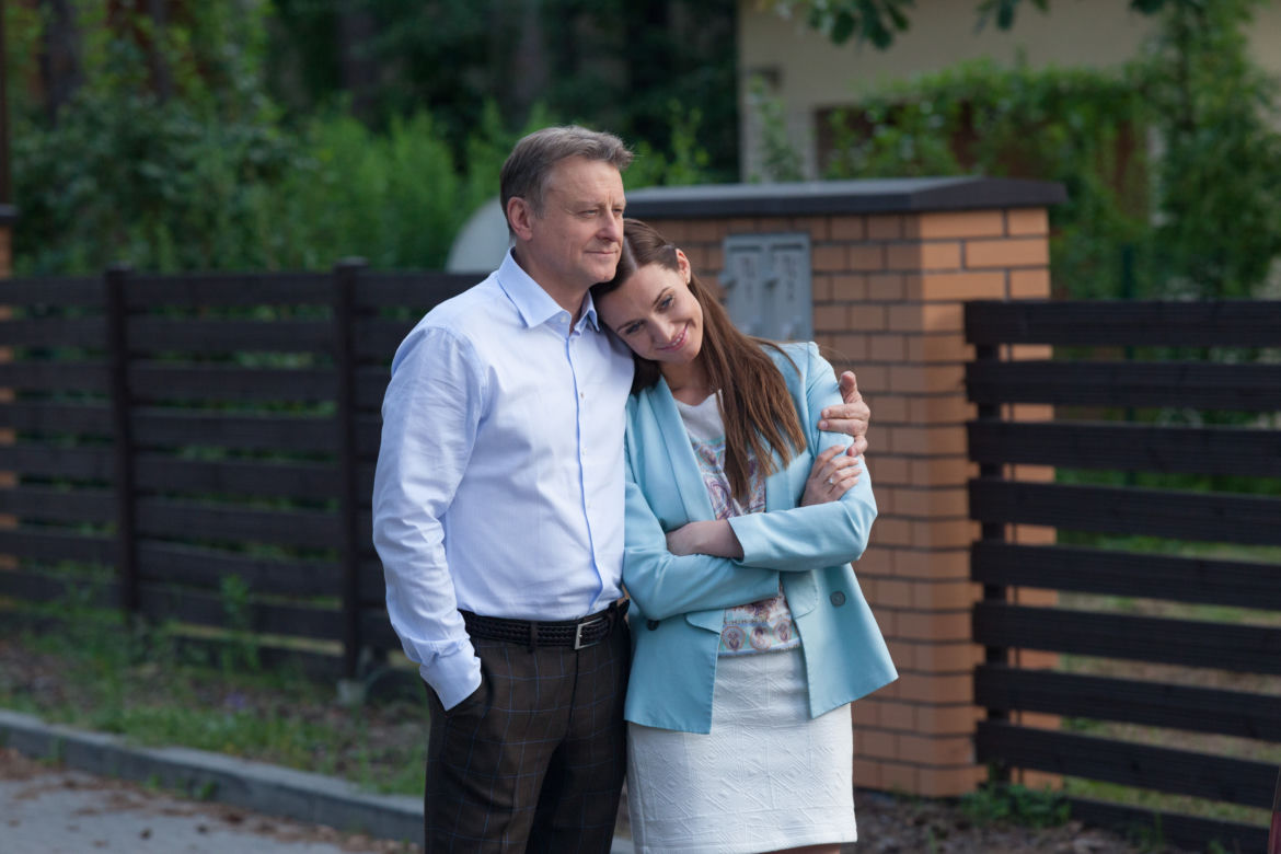 Singielka odcinek 6. Natalia (Julia Kamińska), Olgierd (Jan Monczka)