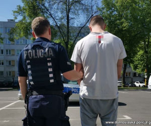 Brutalny napad na taksówkarza. Pobili kierowcę i odjechali jego taksówką