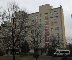Dramat na Bielanach. Kobieta wypadła z 6 piętra