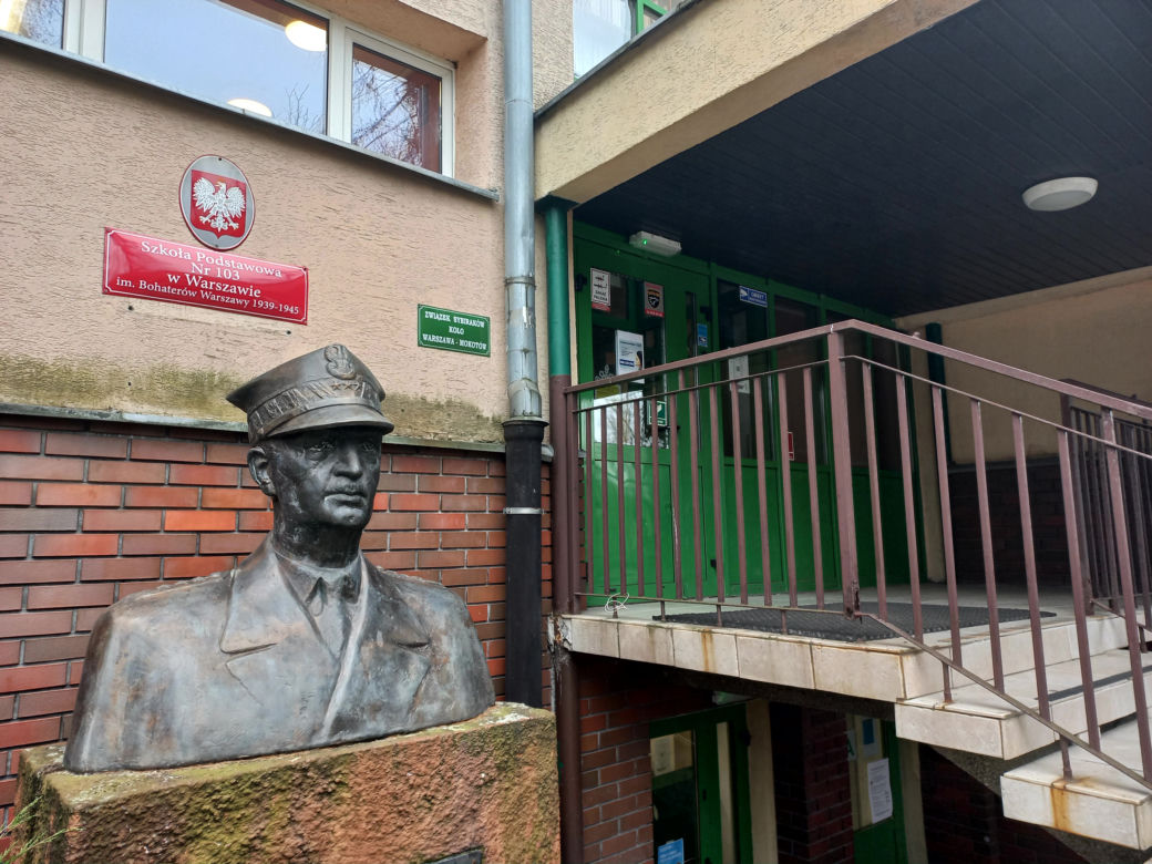 Szkoła Podstawowa na 103 mieści się na warszawskiej Sadybie