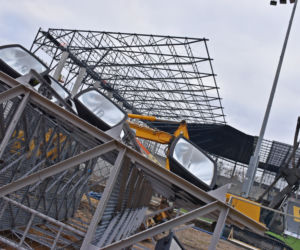 Demontaż jupiterów na stadionie w Szczecinie