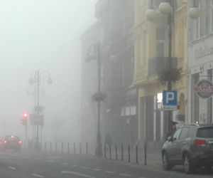 Alerty IMGW przed gęstą mgłą. Dwa województwa objęte ostrzeżeniami