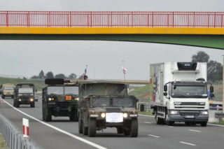 Śląskie: Wojsko na ulicach! Pancerne kolumny w kilku miastach. O co chodzi?