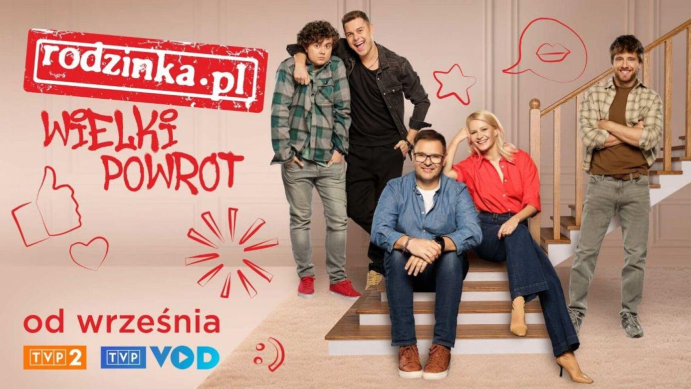 Rodzinka.pl nowy 17 sezon. Natalia (Małgorzata Kożuchowska), Kacperek (Mateusz Pawłowski), Ludwik (Tomasz Karolak), Tomek (Maciej Musiał), Kuba (Adam Zdrójkowski) 
